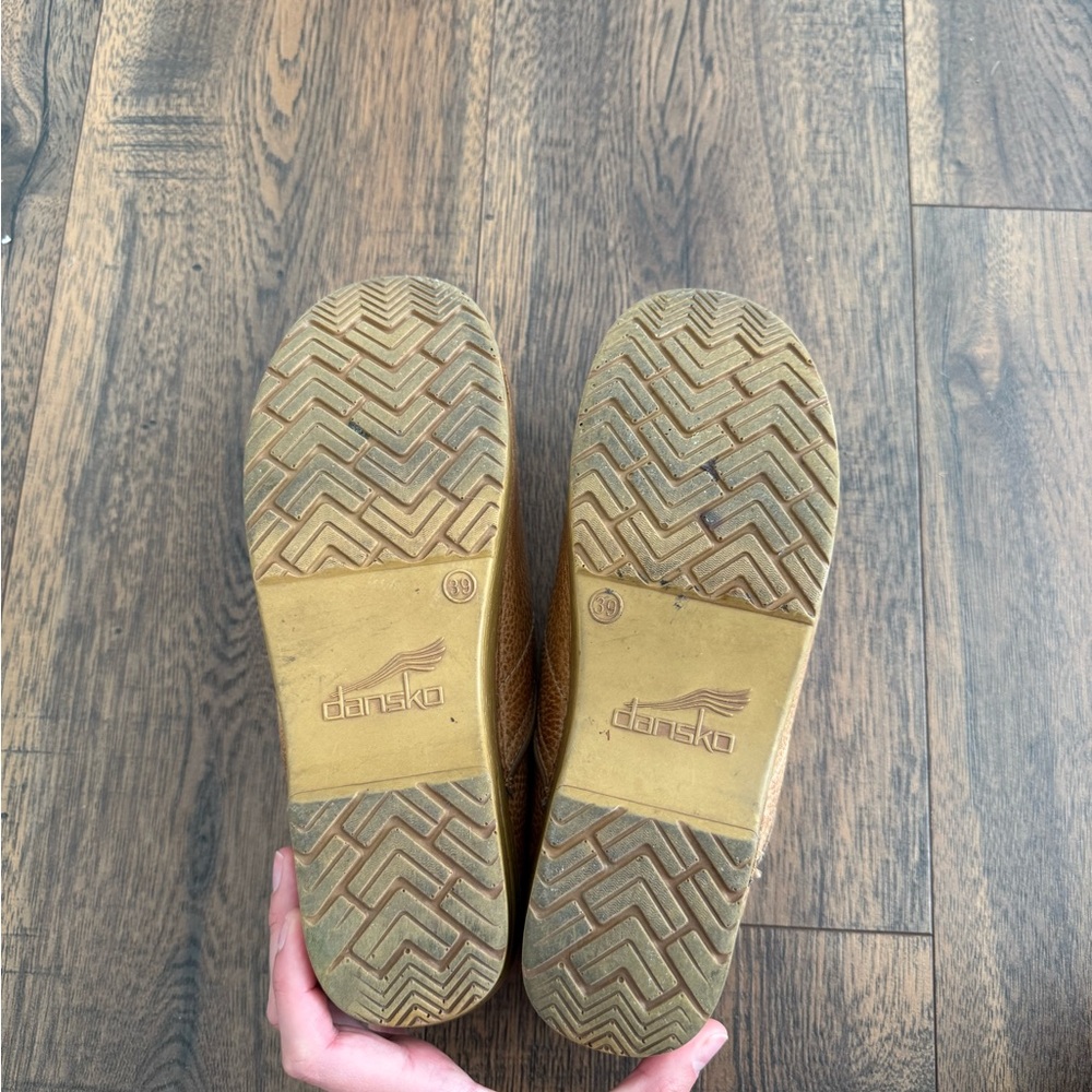 Dansko Honey Distressed Leather Clogs - Comfortable Slip-On Work Shoes - Picture 6 of 6
